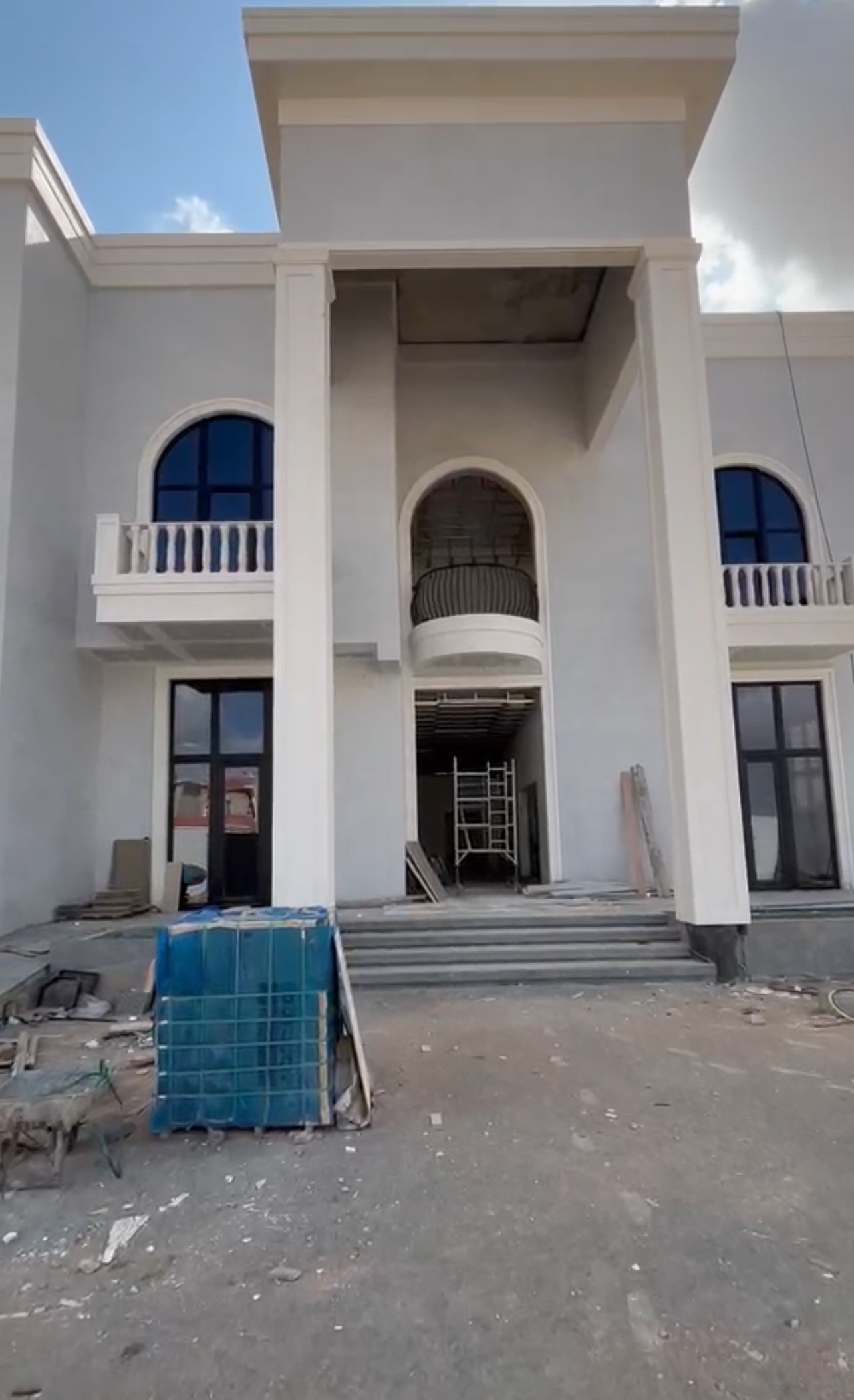 Al Lisaili Luxury Villa - View 1